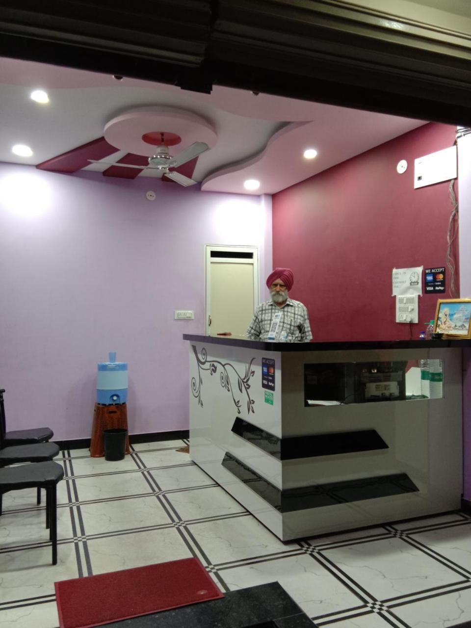 Shanti Guest House Ujjain Bagian luar foto
